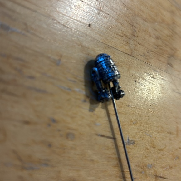 Vintage R2-D2, silver pin with swinging legs, Star Wars - Picture 2 of 4